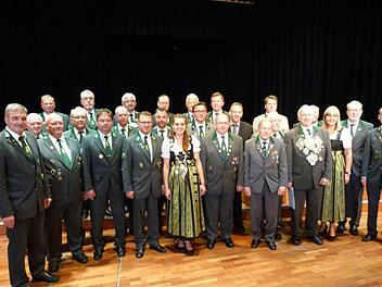 Die Schützentafel war Anlass, verdiente und langjährige Mitglieder auszuzeichnen. Foto: Lothar Weidner