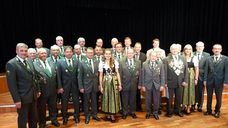 Die Schützentafel war Anlass, verdiente und langjährige Mitglieder auszuzeichnen. Foto: Lothar Weidner