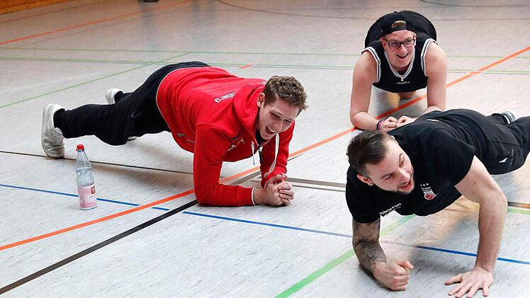 Förderschultag von Brose Bamberg am 6. Februar 2017 in der Aurachtalhalle Stegaurach: Die Basketball-Profis des Deutschen Meisters trainieren 140 Kinder. Foto: Daniel Löb