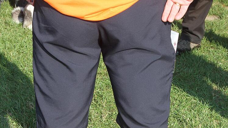 Echte Wander-Waden: Die Aufschrift "Pain & Glory" spricht B&auml;nde. Foto: Sonny Adam