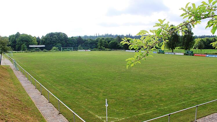 Das Spielgel&auml;nde in Arnsteim am Sportheim des SC Jura Arnstein. Fotos: Roland Dietz