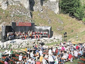 Das Konzert am Altarstein in Obertrubach lockte rund 500 Musikbegeisterte an.