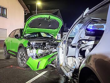 B85 im Kreis Kronach: Mehrere Verletzte bei heftigem Unfall - Fahrer schwer verletzt