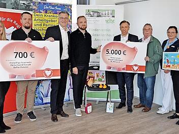 Die Übergabe der Förderungen (v. l.): Sabrina Zöberlein (Kassierin der Feuerwehr Förtschwind/Greuth), Kai Pospischil (Stiftung der Kreissparkasse Höchstadt), Matthias Mickmann (Vorsitzender der Sparkasse Erlangen-Höchstadt-Herzogenaurach), Christi...