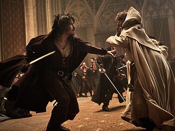 Sp&auml;ter sind sie Verb&uuml;ndete, hier aber wird erst einmal gek&auml;mpft: D'Artgnan (Fran&ccedil;ois Civil, links) und Aramis (Romain Duris).