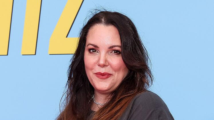 Paula Lambert hat im Podcast "Gestatten, von Sinnen" &uuml;ber ihre Kindheit gesprochen und verraten, warum sie den Kontakt zu ihrer Mutter vor 18 Jahren abgebrochen hat.