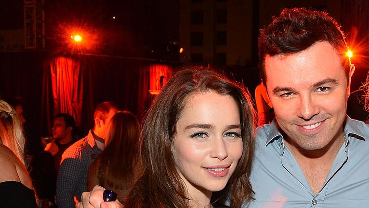 Im Jahr 2012 wurde bekannt, dass Schauspielerin Emilia Clarke mit dem Sch&ouml;pfer der Zeichentrickserie "Family Guy" Seth MacFarlane liiert war.