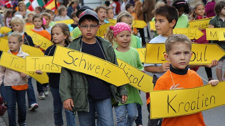 Jede Menge Spektakel war beim Kinderfestumzug geboten. Alle Fotos: Michael Gründel