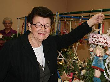 Antonie Renninger lädt ein zum Weihnachtsbasar.  Foto: Werner Vogel
