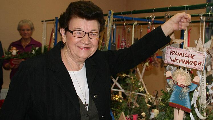 Antonie Renninger lädt ein zum Weihnachtsbasar.  Foto: Werner Vogel