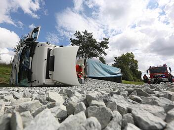 Auf der A70, Bayreuth Richtung Bamberg, ist am Dienstagvormittag ein Lkw nach einem Unfall umgekippt. Foto: News5/Herse