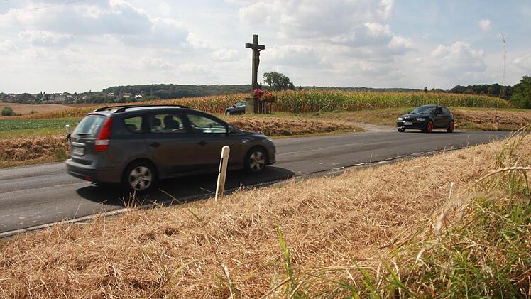 Die Bundesstraße 286 östlich von Oerlenbach ist eine vielbefahrene Straße. Vor allem Pendler nutzen die Verbindung zur A 71. Foto: Paul Ziegler