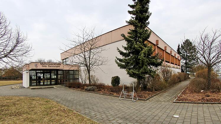 Die Planung der Renovierung der Mehrzweckhalle geht in die heiße Phase. Der  Gemeinderat vergab Leistungen in Höhe von rund 221.000 Euro. Die Planung wird  über ein Jahr dauern. Foto: Dieter Britz