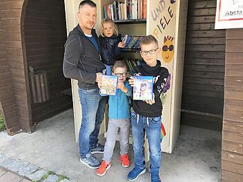 Leon (r.), Nico und Anna sind froh, dass Papa Sebastian eine tolle Idee umgesetzt hat.  Fotos: Michael Busch