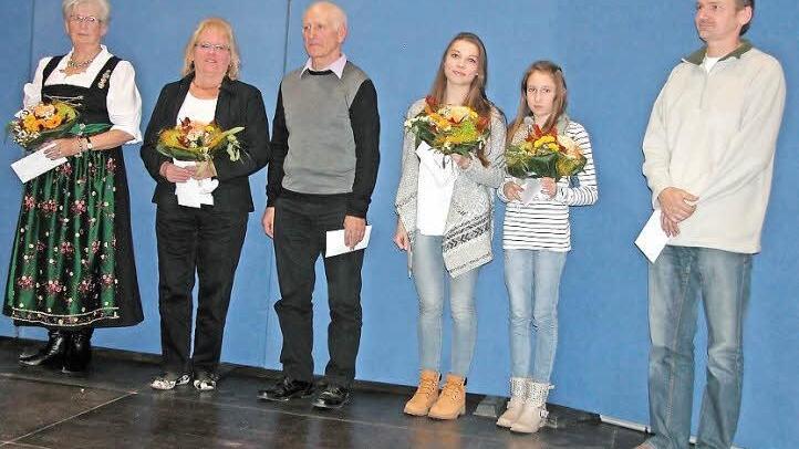 Sie waren 2014 die erfolgreichsten Sportler aus dem Sonnefelder Gemeindegebiet (von links): Karin Barth, Dagmar Friedrich, Burckhardt Friedrich, Nathalie Weidle, Fabienne Weidle und Mario Weber. Fotos: Klaus Oelzner