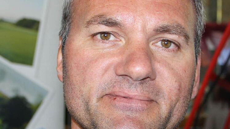 Zum ersten Mal stellte sich der Golfclub Maria Bildhausen heuer auf den Gesundheitstagen vor. "Diesen Sport kann man bis ins hohe Alter machen", nennt Mitglied Ulrich Krieg als einen Vorteil. Es gebe so gut wie keine Verletzungsgefahr, wenn man richtige trainiere, könne man den Sport auch bei Rückenproblemen ohne weiteres ausüben. Wichtig sei aber die Entschleunigung: "Die Menschen können bei uns wunderbar abschalten." Foto: Ralf Ruppert