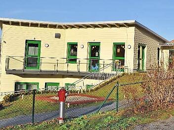 Der Erweiterungsbau von Sankt Anna lässt auch hinter dem Gebäude noch genug Freiflächen zum Spielen und Toben.