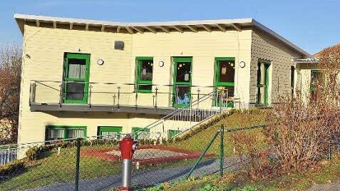 Der Erweiterungsbau von Sankt Anna lässt auch hinter dem Gebäude noch genug Freiflächen zum Spielen und Toben.