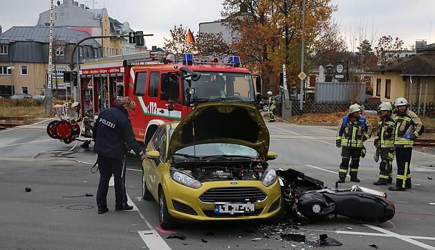 Vier Personen nach Kreuzungsunfall verletzt