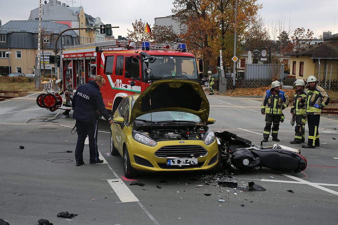 Vier Personen nach Kreuzungsunfall verletzt