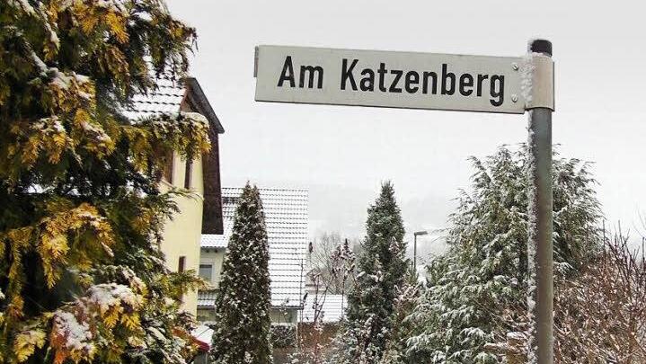 In einem Haus in dieser Straße sollen im Frühjahr 15 Flüchtlinge einziehen.  Fotos: Petra Malbrich