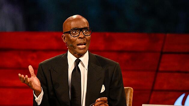 "Das ist ein Skandal!" Bruce Darnell schenkte als Gast-Juror bei "Grill den Henssler Sommer-Special" (VOX) den Köchen ordentlich ein.