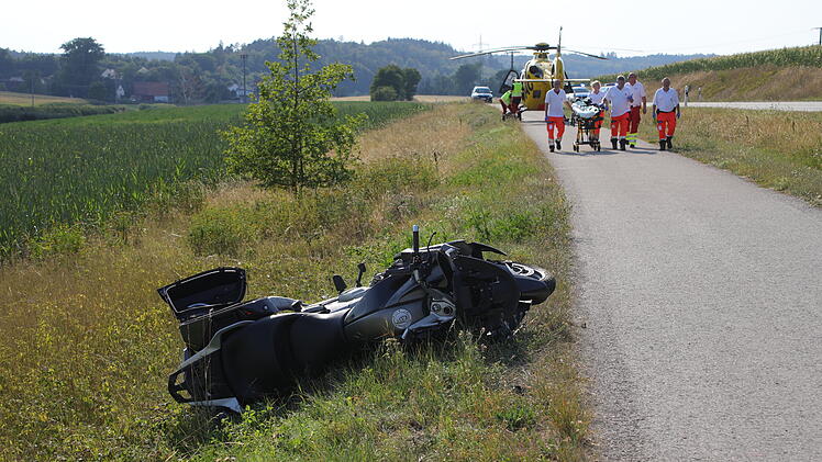 Unfall zwischen Auto und Motorrad im Kreis Ansbach: Biker in Klink geflogen