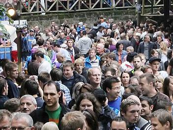 An diesem Wochenende beginnt das Annafest. Vor einem Jahr ereignete sich dort ein Angriff auf einen 17-Jährigen, der jetzt vor Gericht verhandelt wird. Foto: Archiv/Josef Hofbauer