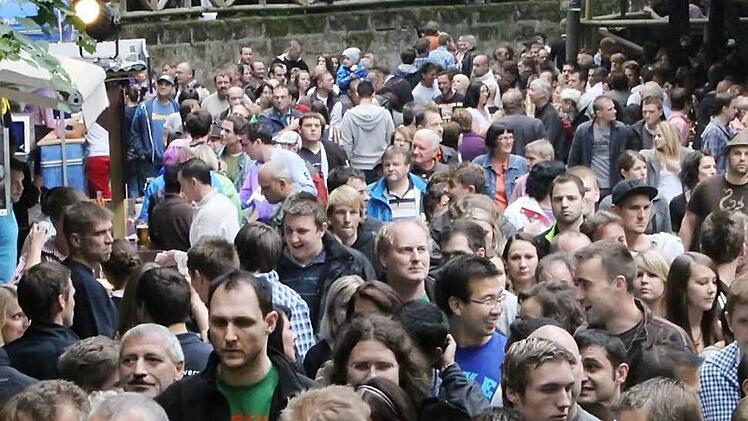 An diesem Wochenende beginnt das Annafest. Vor einem Jahr ereignete sich dort ein Angriff auf einen 17-Jährigen, der jetzt vor Gericht verhandelt wird. Foto: Archiv/Josef Hofbauer