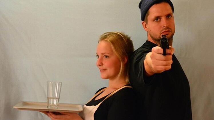 Gibt heuer ihr Debüt: Talitha Kemnitzer - hier im Bild mit Martin Geiger, der diesmal einen Bankräuber spielt. Fotos: Jörg de Ridder