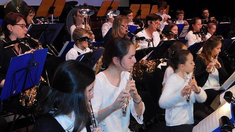 Das Vororchester war gut vorbereitet auf seinen Auftritt beim Jahresschlusskonzert der Jugendkapelle Kulmbach . Foto: Horst Wunner