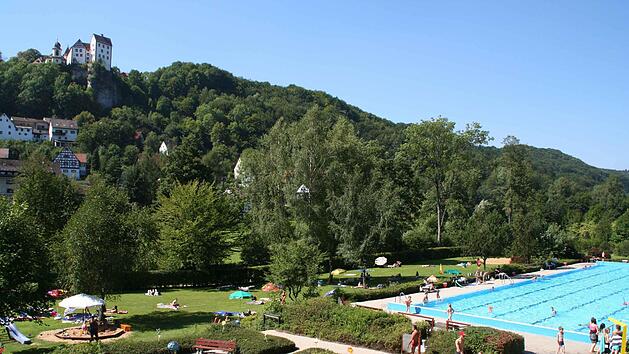 Das Freibad in Egloffstein bleibt wohl bis zur Sanierung geschlossen. Das Umfeld darf allerdings als Freizeiteinrichtung genutzt werden. Foto: privat