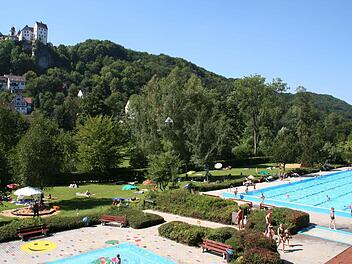 Das Freibad in Egloffstein bleibt wohl bis zur Sanierung geschlossen. Das Umfeld darf allerdings als Freizeiteinrichtung genutzt werden. Foto: privat