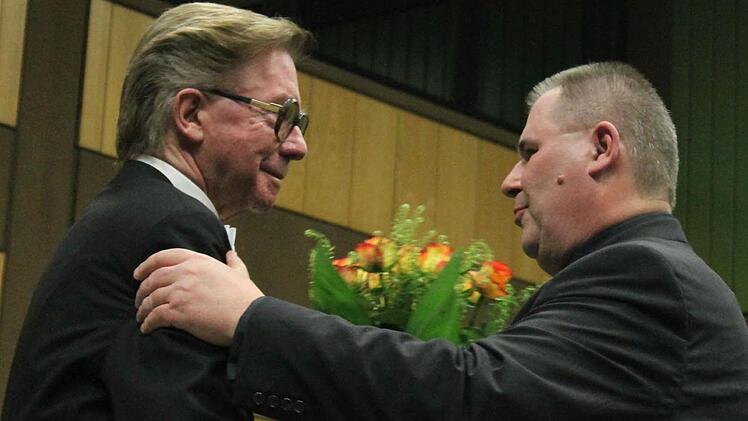 Hans-Dieter Bauer (links) dankt Rolf Otto