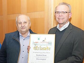 Ehrenamtsbeauftragter Emil Schneiderbanger mit Bernhard Zenk Foto: Johannes Michel