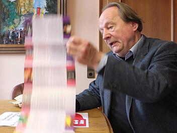 Es wird viel geboten in der neuen Spielzeit des Fränkischen Theatersommers, der heuer 25-jähriges Bestehen begehen kann.  Intendant  Jan Burdinski erläuterte im Bad Staffelsteiner Rathaus  neue Stücke und Wiederaufnahmen im Programm. Popp