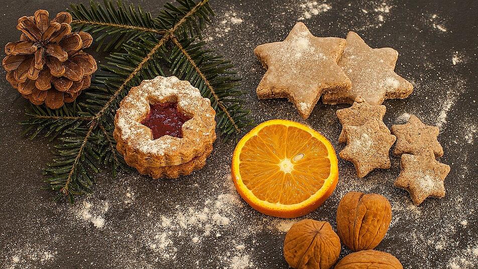 Weihnachtszeit bedeutet Plätzchenzeit. Weihnachtszeit bedeutet Plätzchenzeit.