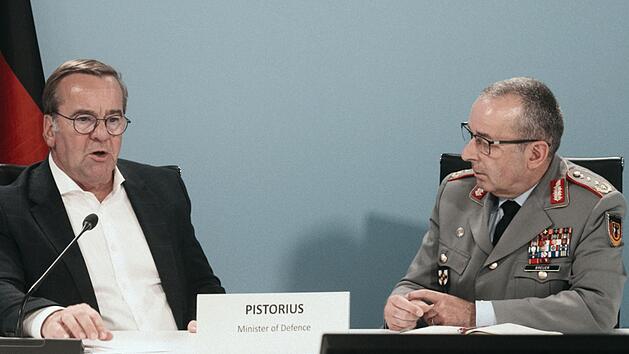 Verteidigungsminister Boris Pistorius (links) pflegt ein Vertrauensverhältnis zu Carsten Breuer.