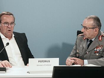 Verteidigungsminister Boris Pistorius (links) pflegt ein Vertrauensverhältnis zu Carsten Breuer.