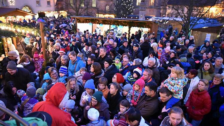 Zeitweise war der Marktplatz proppenvoll