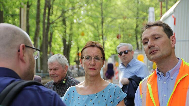 Emotional debattierten Erlanger Stadträte mit Bürgermeisterin Elisabeth Preuß und Stadtgrün-Leiter Christoph Kintopp über die Fällung von Bäumen auf dem Areal der Bergkerwa.  Foto: Christian Bauriedel