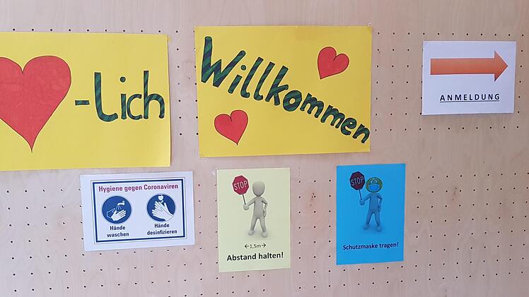 Per Video-Konferenz wurden die Schüler vorbereitet und mit freundlichen, aber bestimmten Regeln zurück an ihrer Schule begrüßt.