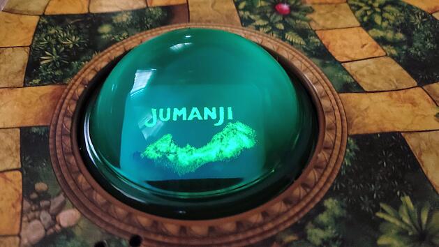 Spiele-Test Jumanji Deluxe: Wer l&ouml;st die R&auml;tsel der Leuchtkuppel?