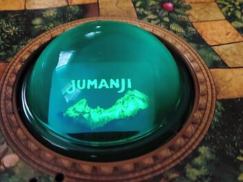 Spiele-Test Jumanji Deluxe: Wer löst die Rätsel der Leuchtkuppel?