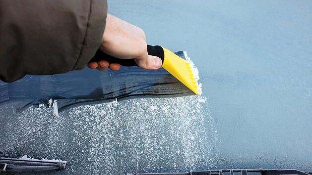 Scheiben kratzen, Autoscheiben kratzen, Frost, Winter