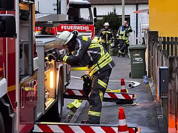 Wohnhausbrand im Nürnberger Land: Flammen schlagen bis in den Dachstuhl Wohnhausbrand im Nürnberger Land: Flammen schlagen bis in den Dachstuhl