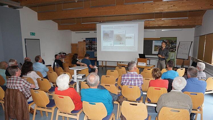 Das Thema Mobilfunk war in Oberbach erneut Grund für eine Bürger-Informationsversammlung. Foto: Marion Eckert