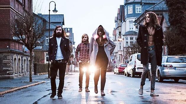 Klappe zu, Affe tot? Nicht so bei Apollo Apes! Die vier affenähnlichen Musiker möchten dem Homo Sapiens als Zuhörer wieder etwas zutrauen.  Foto: PR-Bandfoto