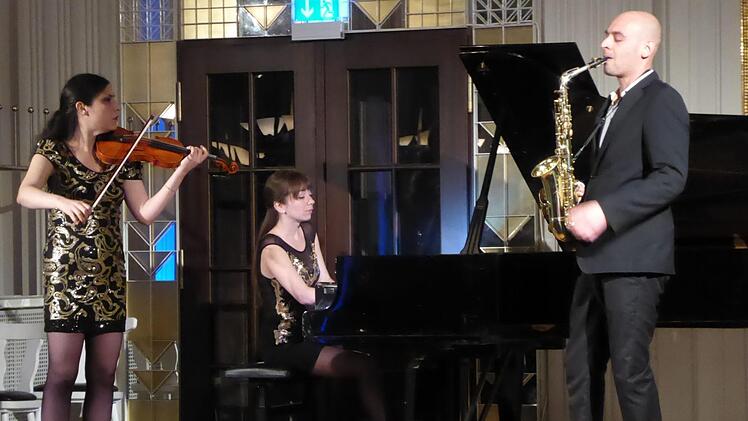 Jenny Lippl, Sabrina Hasanova und Miha Ferk. Foto: Gerhild Ahnert
