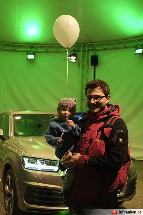 Eleonora mit Papa Matthias im Fraunhofer Institut